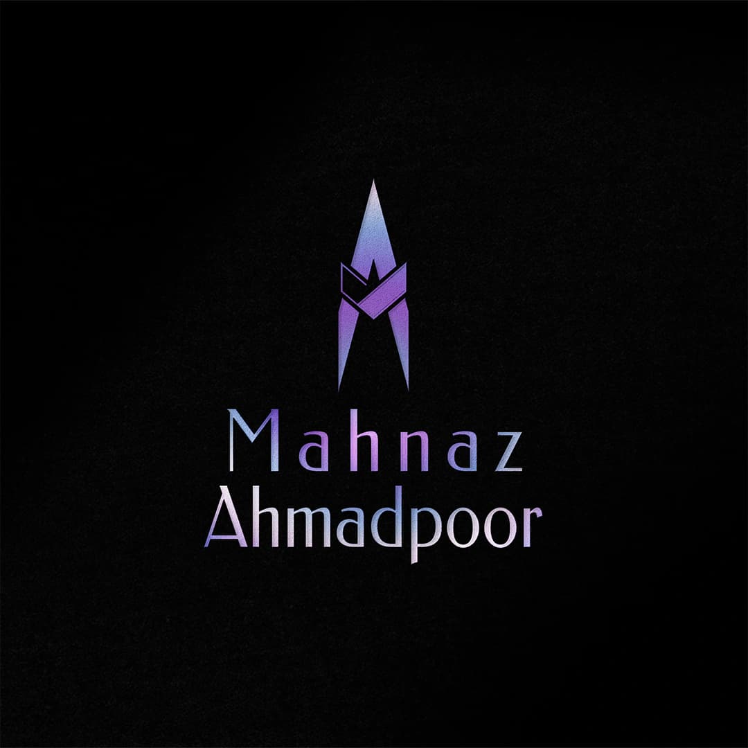 ارائهٔ مربعی نشان و نوشتار مهناز احمدپور با طیف بنفش و آبی روی زمینهٔ مشکی
